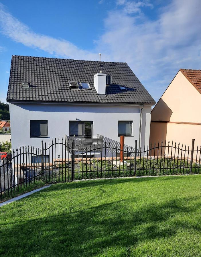 Apartmany Moravia Milovice  Buitenkant foto